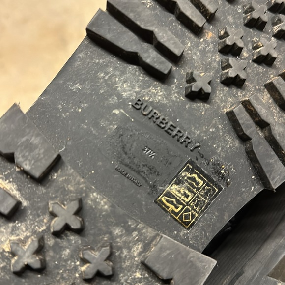 Burberry Mary Janes - Picture 9 of 9